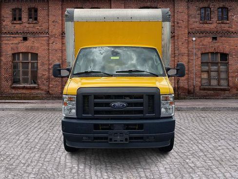 Certified 2022 Ford E-350 and Econoline 350 Super Duty RWD image 2