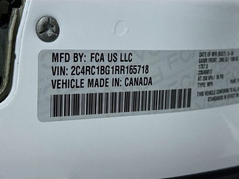 Used 2024 Chrysler Pacifica Touring-L image 37