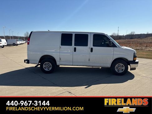 Used 2018 GMC Savana 2500 w/ Driver Convenience Package image 7