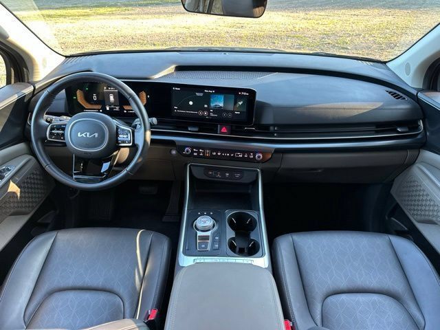 Used 2026 Kia Carnival LXS FWD image 28