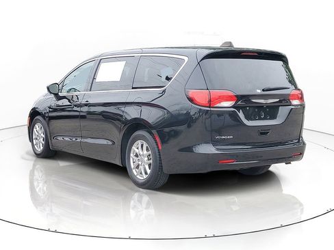 Used 2023 Chrysler Voyager LX FWD image 3