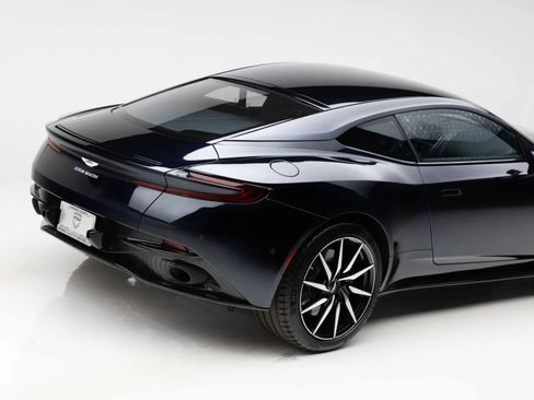 Used 2018 Aston Martin DB11 V12 RWD image 31
