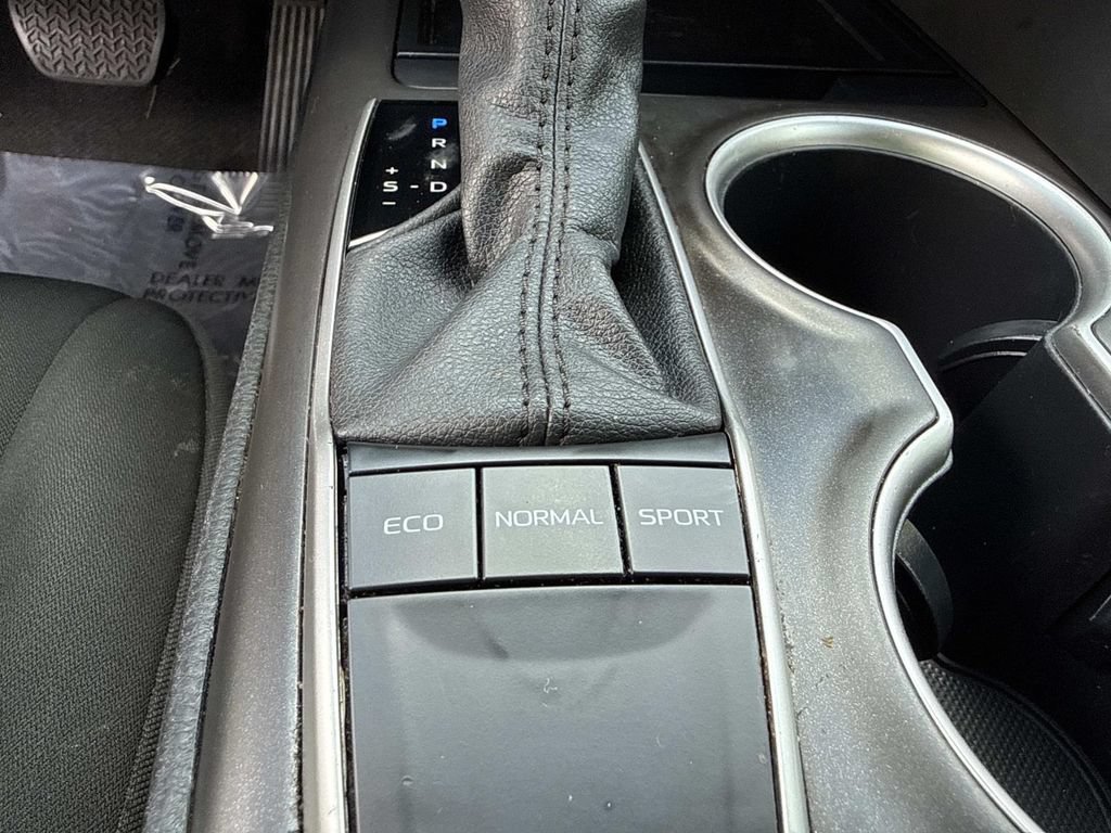 Used 2024 Toyota Camry LE FWD image 32