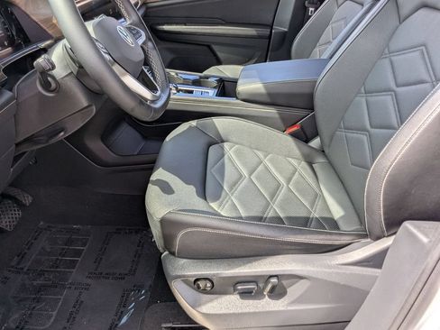 Used 2025 Volkswagen Atlas SE FWD image 24