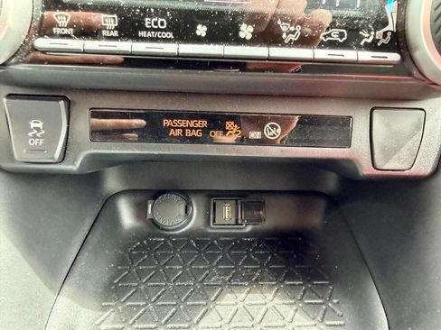 Used 2020 Toyota RAV4 LE AWD/4WD image 70
