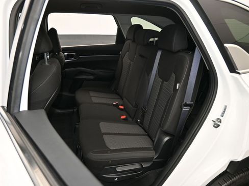 Used 2024 Kia Sorento LX image 32