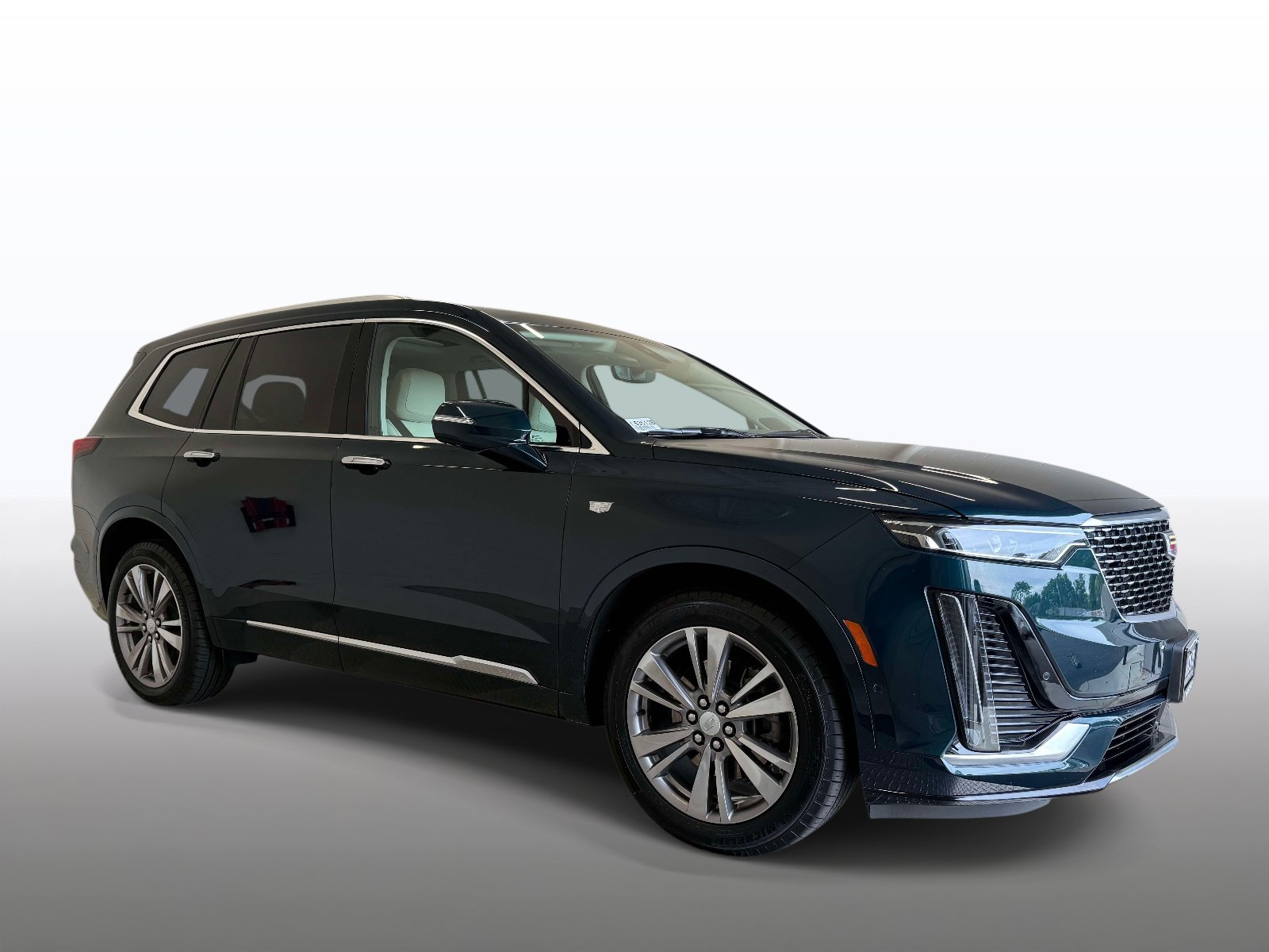 Used 2024 Cadillac XT6 Premium Luxury w/ Technology Package AWD/4WD image 9