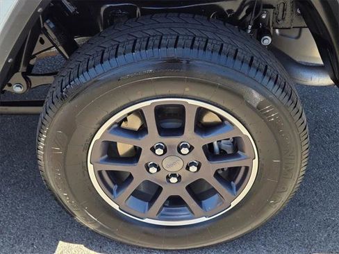 Certified 2023 Jeep Gladiator Overland image 9