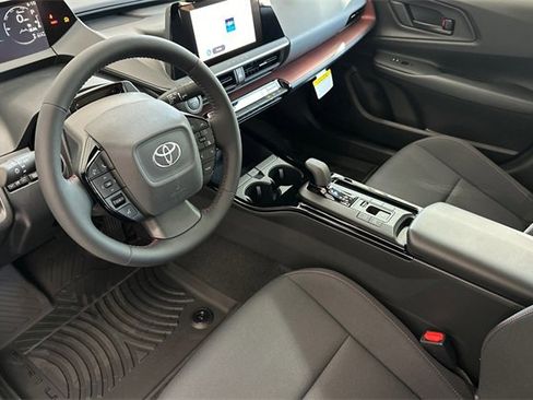 Used 2025 Toyota Prius Plug-In Hybrid image 8