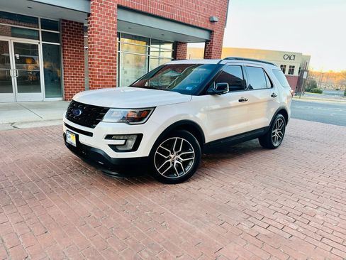 Used 2017 Ford Explorer Sport w/ Equipment Group 401A AWD/4WD image 3