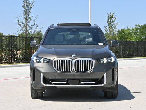 Certified 2025 BMW X5 sDrive40i w/ Premium Package RWD image 3