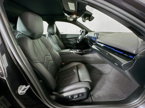 Used 2025 BMW 530i image 32