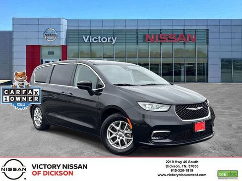 Used 2023 Chrysler Pacifica Touring-L FWD image 1