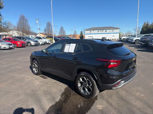Used 2024 Chevrolet Trax LT w/ Driver Confidence Package image 3