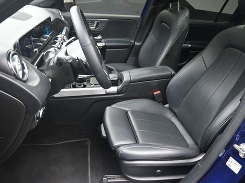 Used 2021 Mercedes-Benz GLB 250 w/ Premium Package image 18