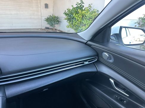 Used 2025 Hyundai Elantra Limited image 37