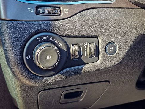 Used 2020 Jeep Cherokee Limited image 14