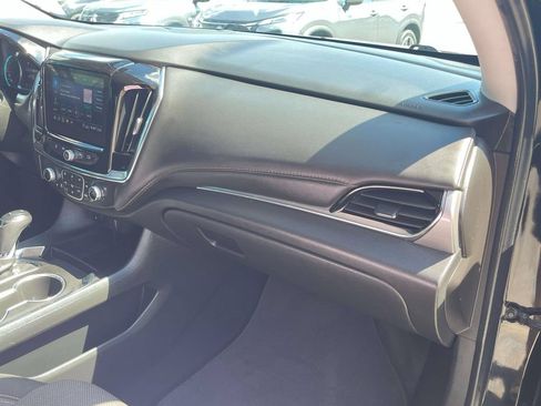 Used 2020 Chevrolet Traverse LT FWD image 32