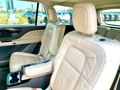 Used 2022 Lincoln Aviator Reserve w/ Equipment Group 201A AWD/4WD image 13