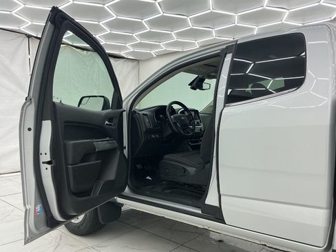 Used 2018 Chevrolet Colorado LT w/ LT Convenience Package AWD/4WD image 16