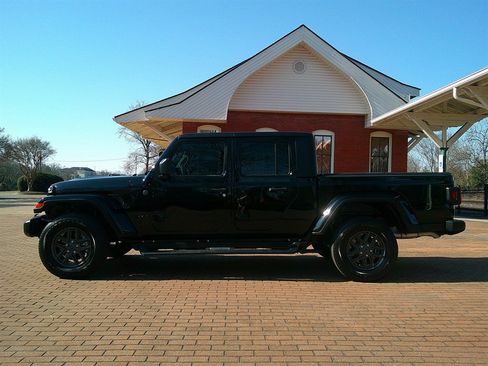 Used 2024 Jeep Gladiator Sport image 8