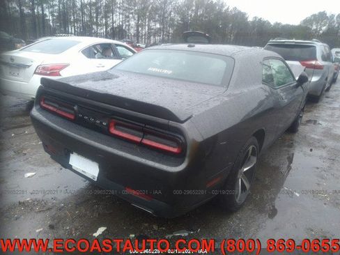 Used 2019 Dodge Challenger SXT image 4