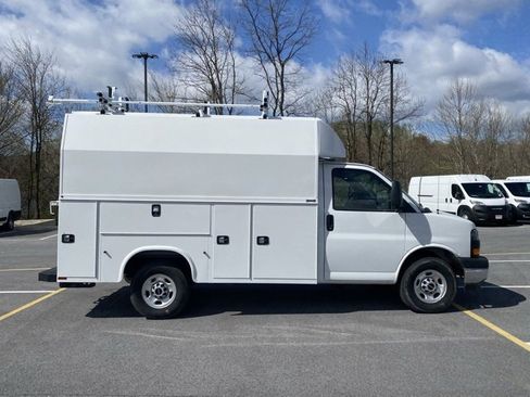 New 2024 GMC Savana 3500 Work Van w/ Power Convenience Package image 13