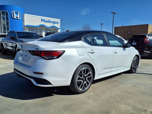 Used 2025 Nissan Sentra SR w/ SR Premium Package image 2