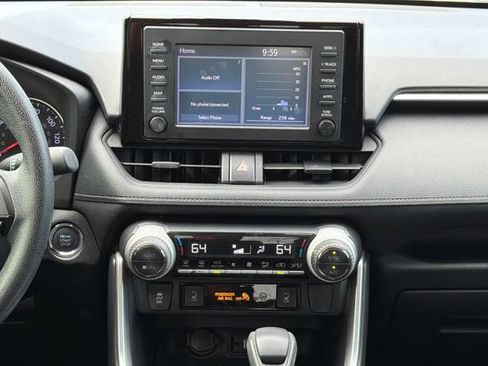 Used 2019 Toyota RAV4 XLE w/ Convenience Package FWD image 10