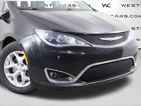 Used 2017 Chrysler Pacifica Touring-L w/ Tire & Wheel Group image 45