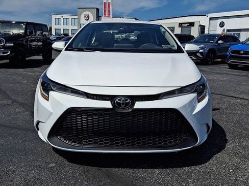 Used 2020 Toyota Corolla LE FWD image 2