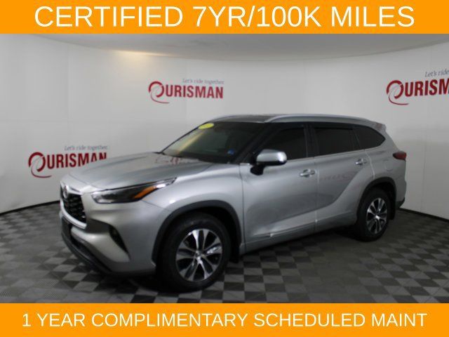 Used 2023 Toyota Highlander XLE AWD/4WD image 4