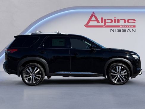 New 2025 Nissan Pathfinder Platinum w/ Black Appearance Package image 6