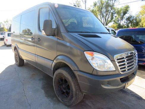 Used 2010 Freightliner Sprinter 2500 RWD image 3