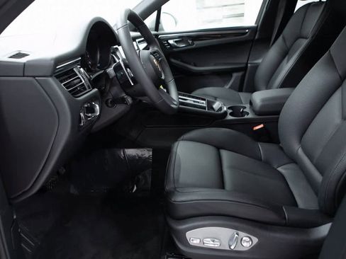 Certified 2025 Porsche Macan image 17