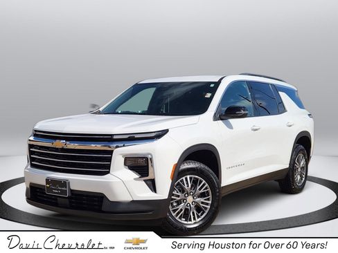 Certified 2025 Chevrolet Traverse LT FWD image 1