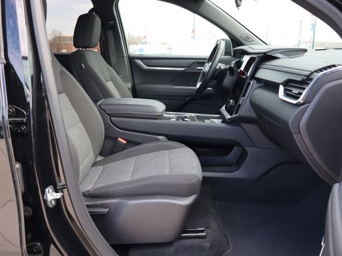 Used 2025 GMC Acadia Elevation image 14