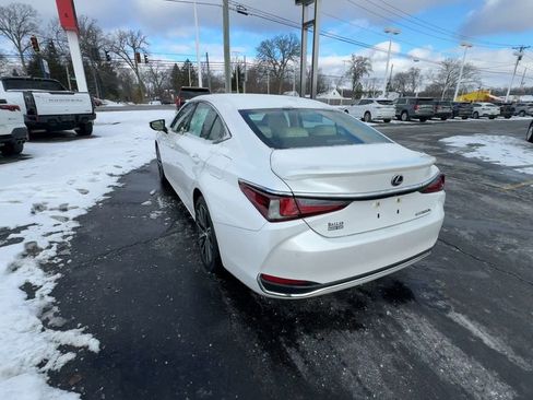 Used 2022 Lexus ES 300h w/ Premium Package image 7