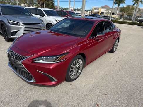 Used 2019 Lexus ES 300h Ultra Luxury w/ Accessory Package 2 image 3