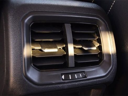 Certified 2022 Volkswagen Taos SE image 22