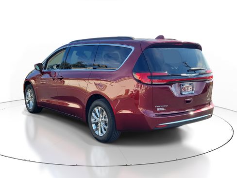Used 2022 Chrysler Pacifica Touring-L image 4