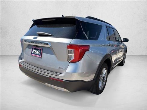 Used 2023 Ford Explorer XLT w/ Equipment Group 202A AWD/4WD image 4