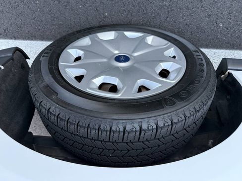 Used 2015 Ford Transit Connect XL image 11