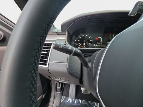 Certified 2025 Land Rover Discovery Dynamic SE AWD/4WD image 26