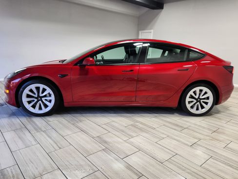 Used 2021 Tesla Model 3 Standard Range Plus image 2