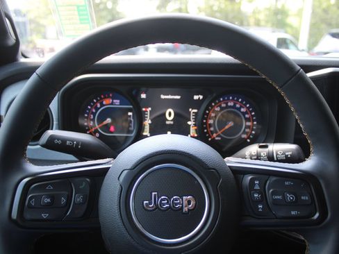 Used 2024 Jeep Wrangler Unlimited Sport AWD/4WD image 24