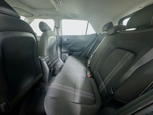 Used 2024 Hyundai Venue SEL image 27