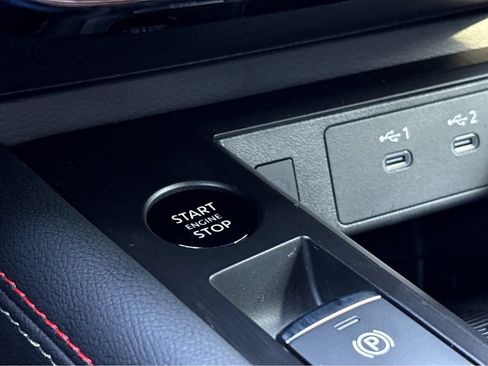 Used 2025 Nissan Kicks SR FWD image 6