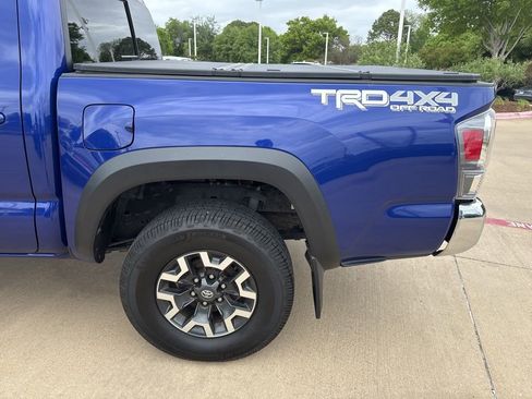 Used 2022 Toyota Tacoma TRD Off-Road image 3
