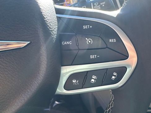 Used 2023 Chrysler Pacifica Limited image 34